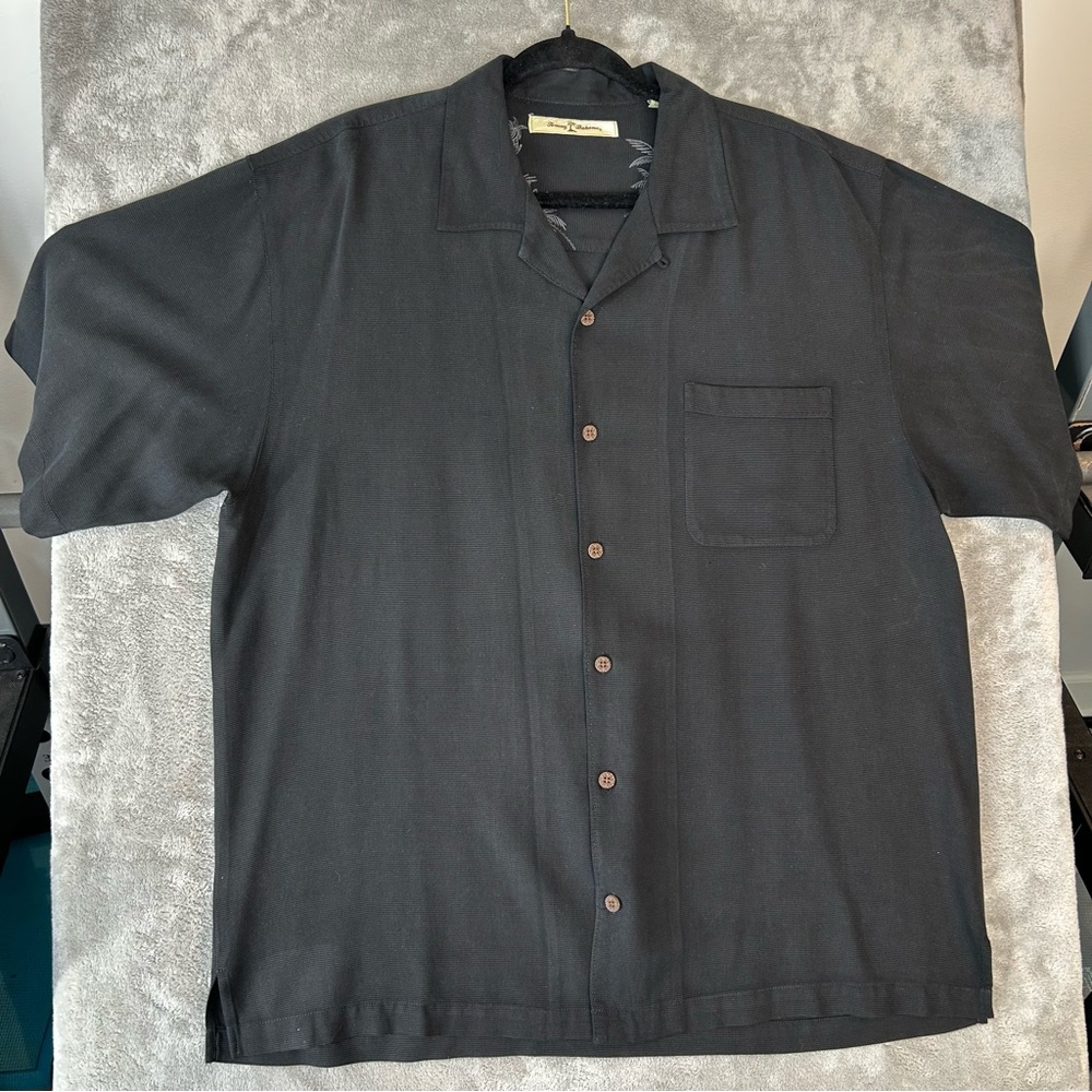 Tommy Bahama Black 100% Silk Camp Shirt Men’s Large Short Sleeve Button Down